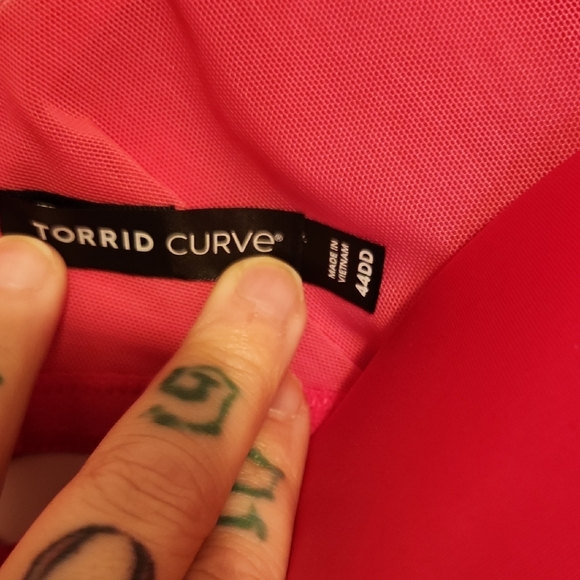 🔥Torrid 360° Back Smoothing Push Up Plunge Elegant Fuchsia Satin Bra - Picture 2 of 4